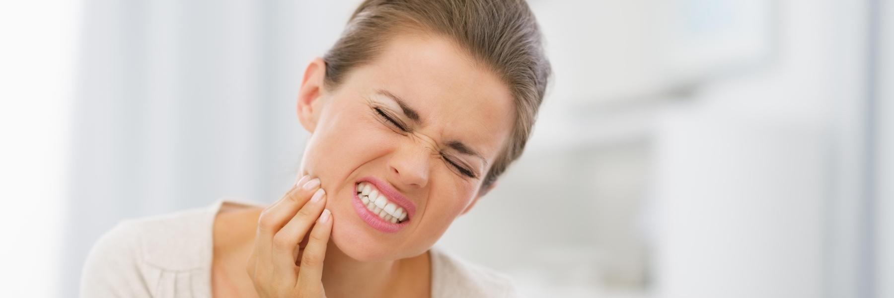 Woman with dental emergency in Jonesboro AR