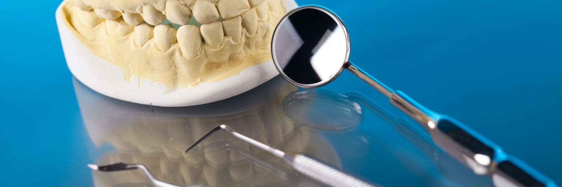 A dental mold and dental tools